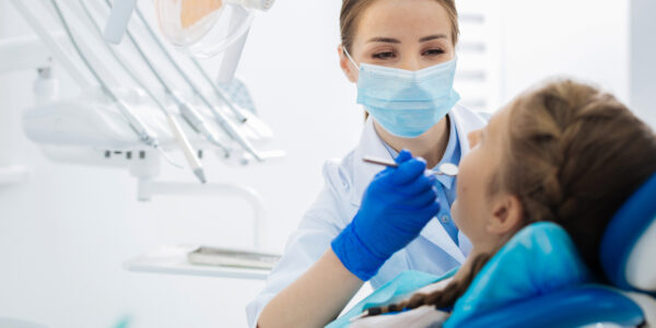 Implant zęba: Powikłania po implantacji i jak skutecznie ich uniknąć?