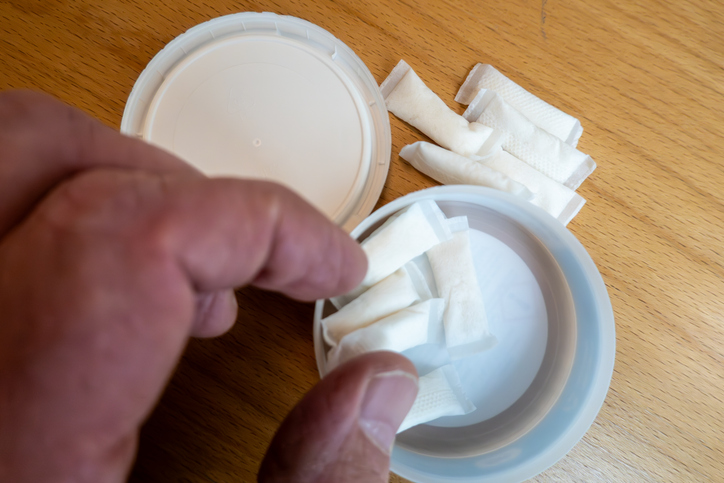 Czy snusy są szkodliwe dla dziąseł?